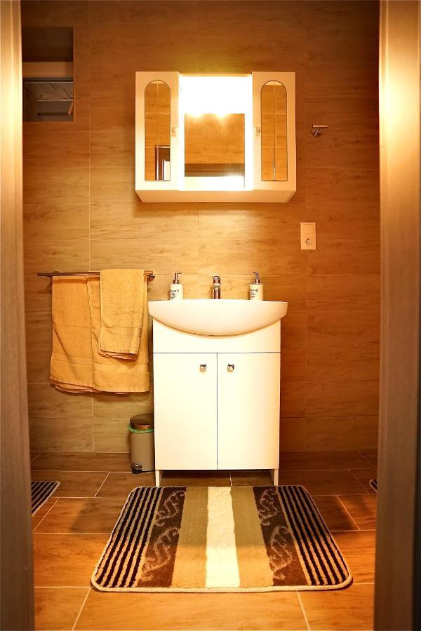 두너허러스티 Bacchus Pub Es Panzio B&B 외부 사진
