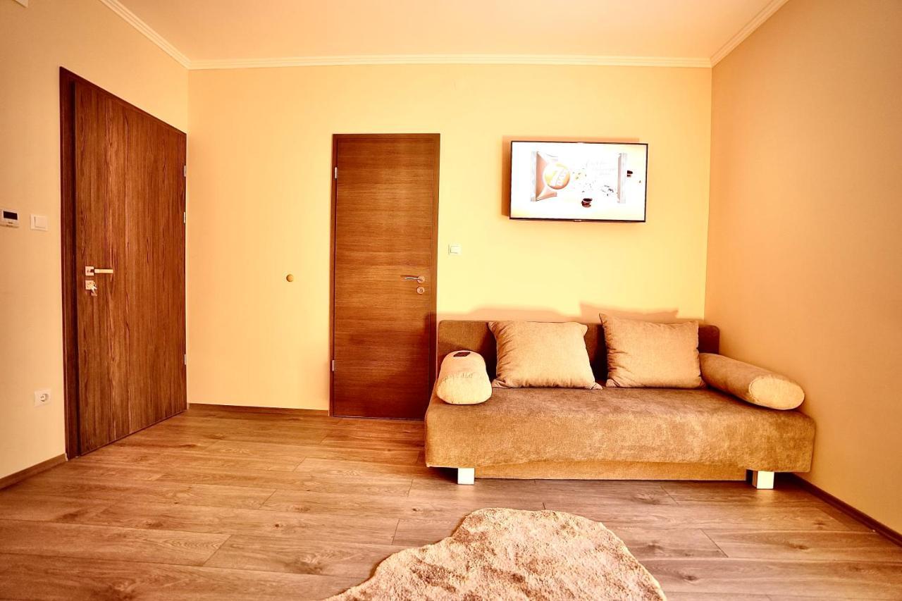 두너허러스티 Bacchus Pub Es Panzio B&B 외부 사진