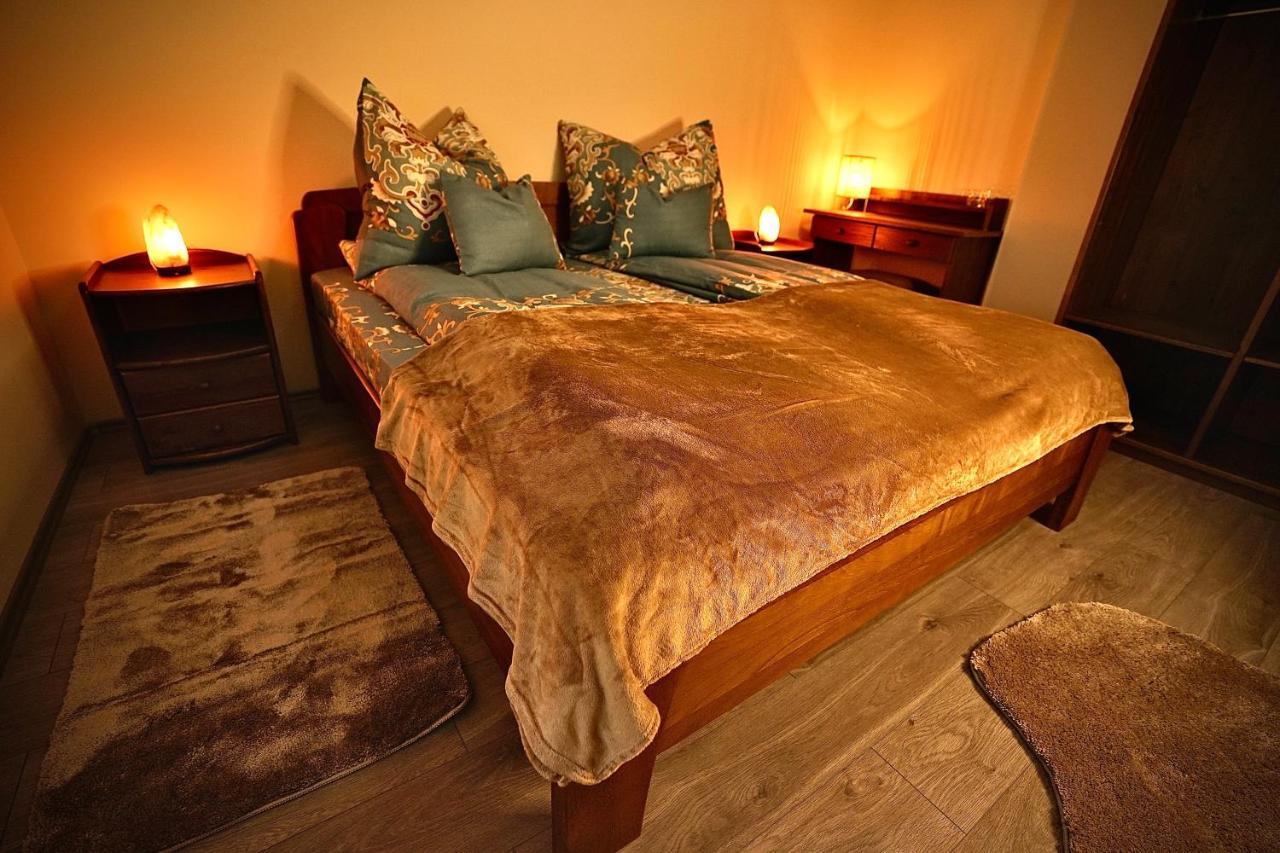 두너허러스티 Bacchus Pub Es Panzio B&B 외부 사진