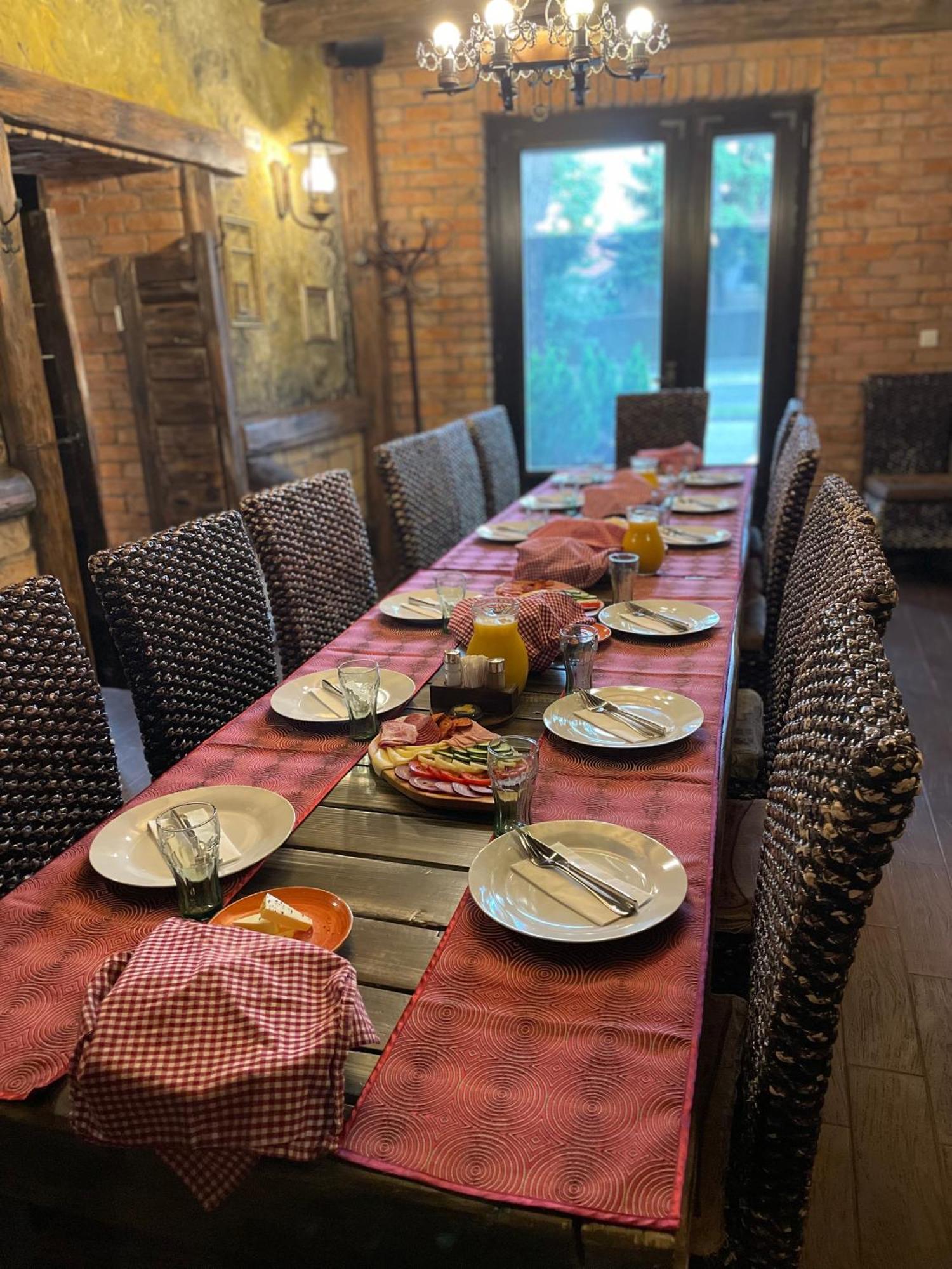 두너허러스티 Bacchus Pub Es Panzio B&B 외부 사진