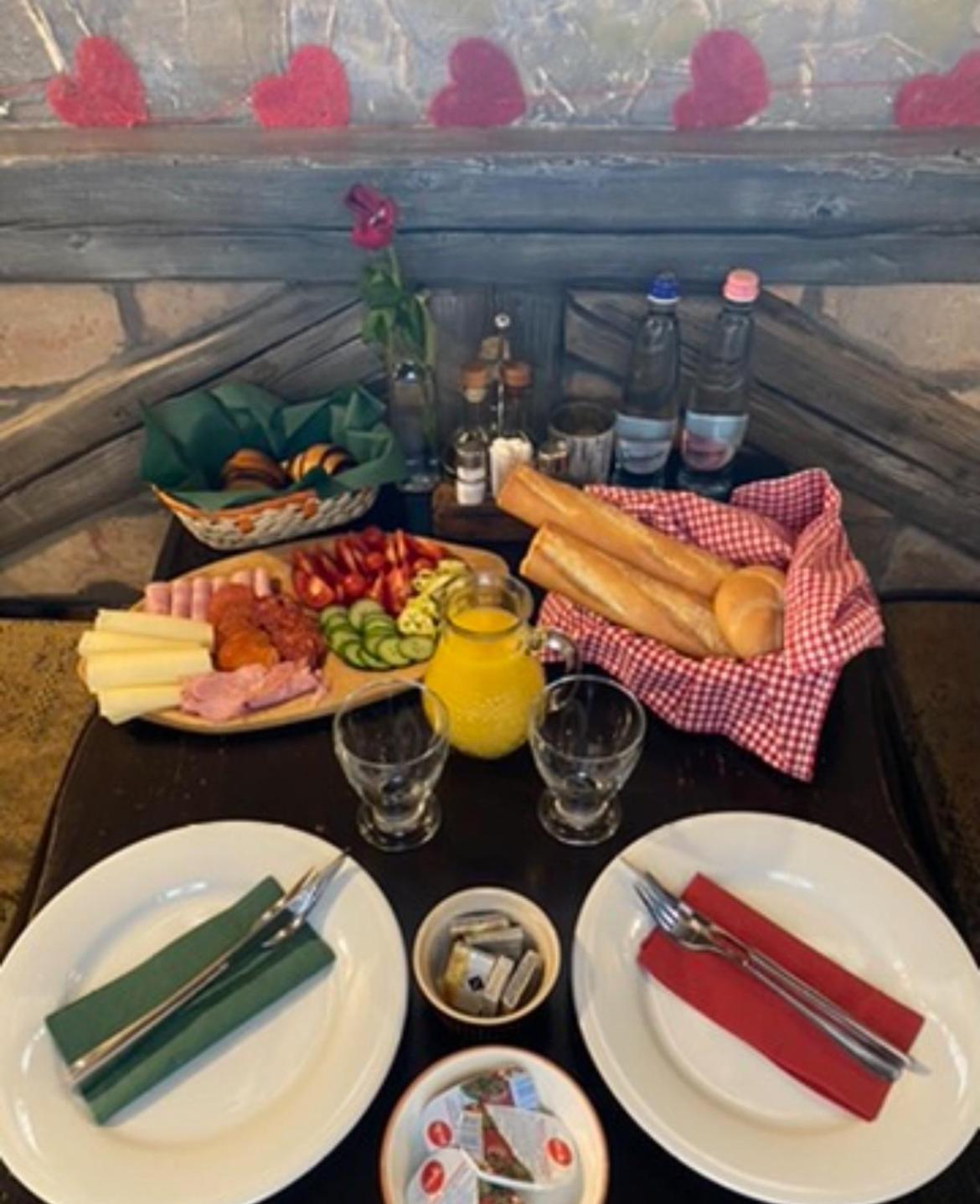 두너허러스티 Bacchus Pub Es Panzio B&B 외부 사진